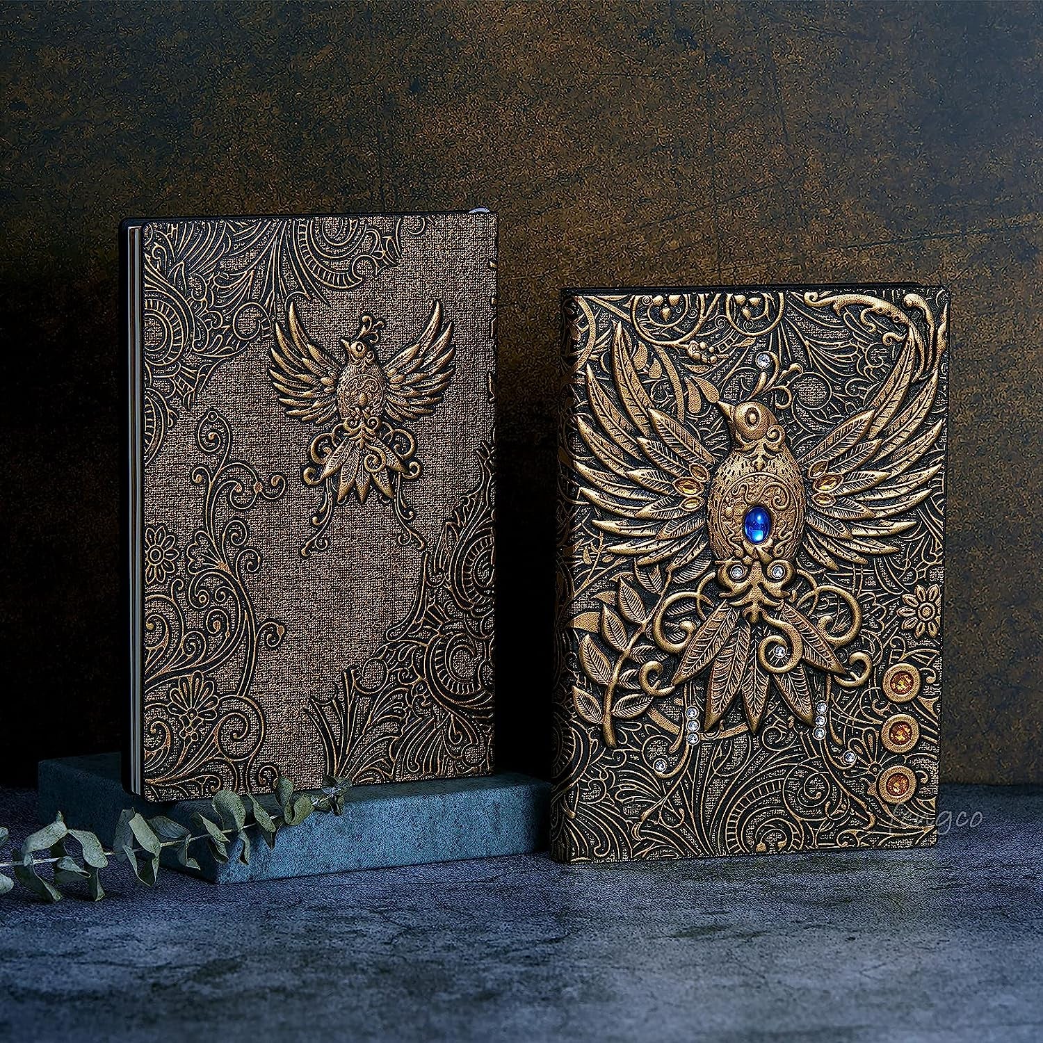 Luxurious Embossed Leather Journal - Antique Handmade Travel Diary & Sketchbook with Golden Classic Pen - Perfect Gift for Men & Women (Bronze)